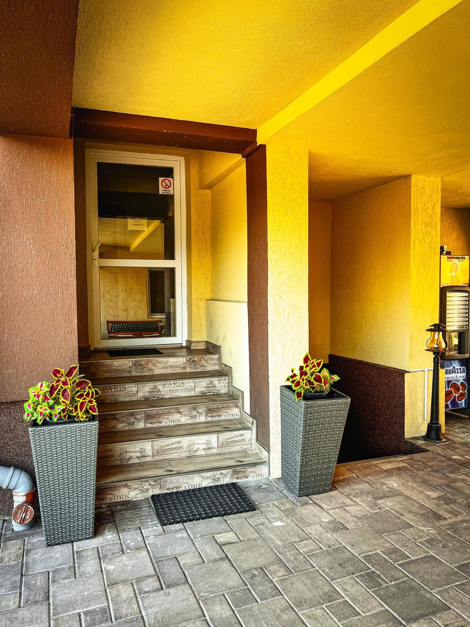 Pensiune Carpati Hunedoara Exterior photo