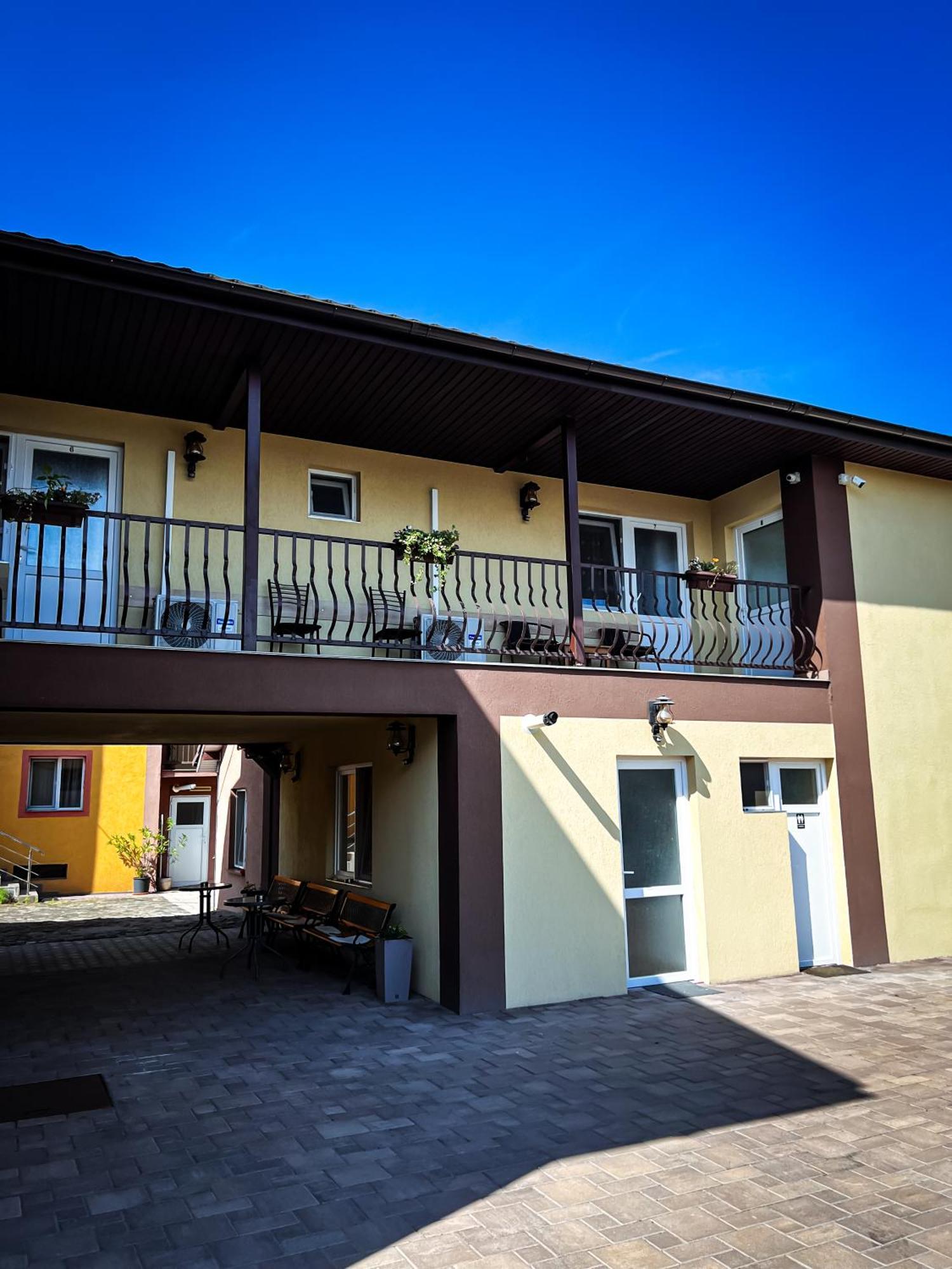 Pensiune Carpati Hunedoara Exterior photo