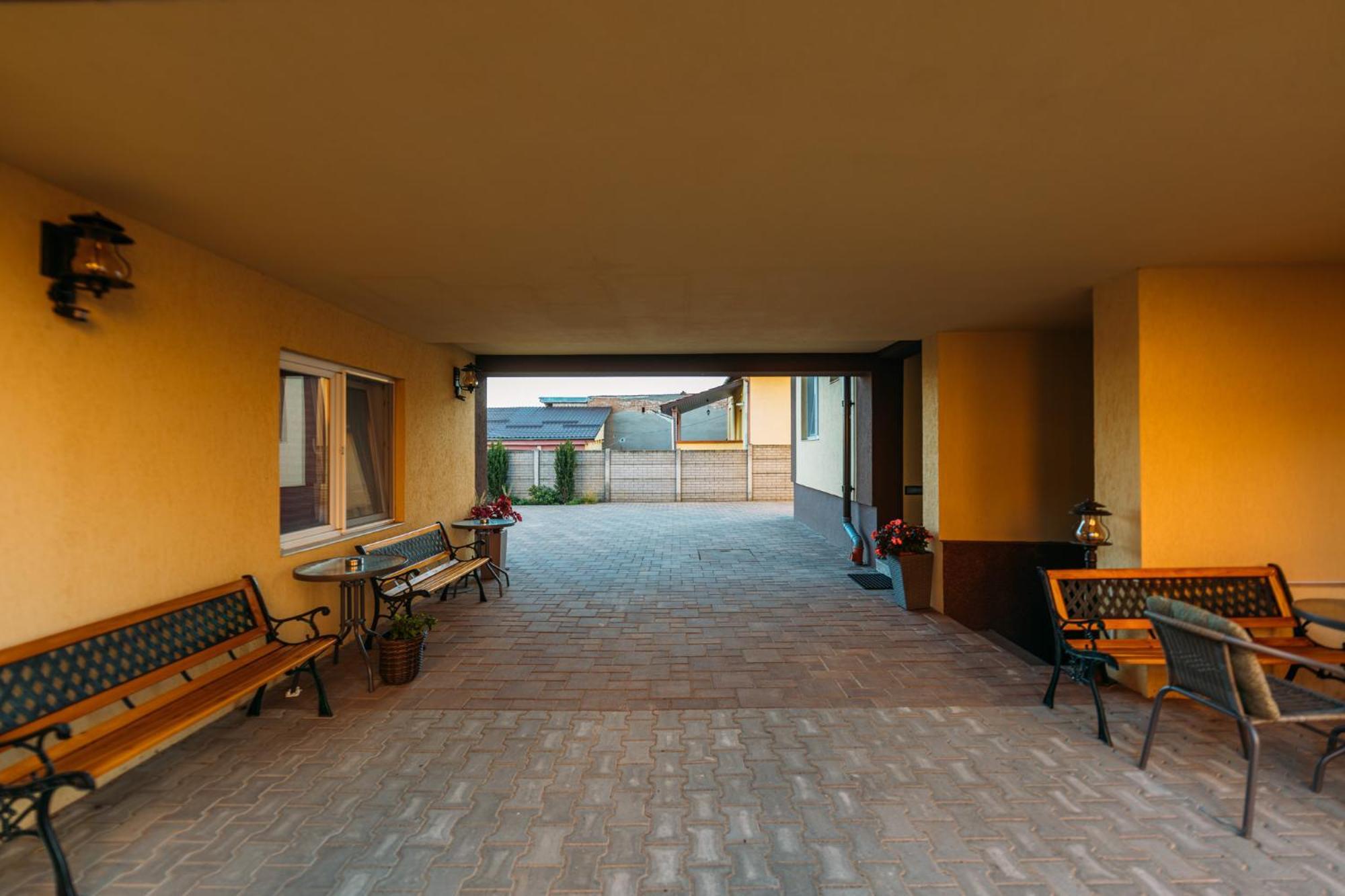 Pensiune Carpati Hunedoara Exterior photo